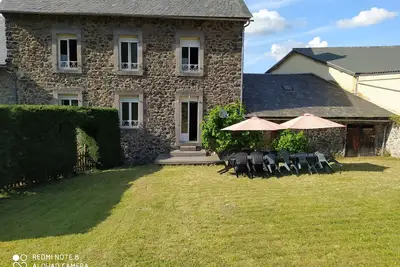 Image de Gite au coeur du Parc des volcans, proche tous commerces et restaurant Ă pied