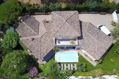 Image de Villa Mamatai : le charme d'une bastide classée 4 étoiles à 350m de la plage!
