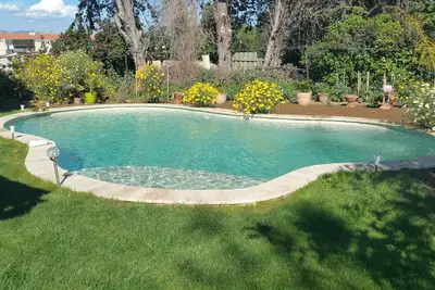 Image de Pavillon avec piscine, jardin et parking privés - proche mer et centre ville