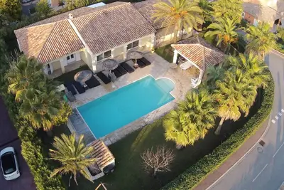 Image de Villa luxueuse quartier résidentiel, piscine, jardin, 6 chambres, 14 personnes
