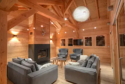 Image de Chalet d'exception au centre des Carroz, 8 chambres, 8 sdb, sauna, billard