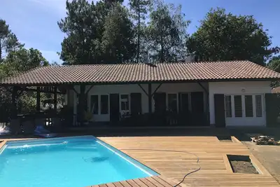 Image de Villa de charme, piscine chauffée, terrain calme arboré, près lac, océan, forêts