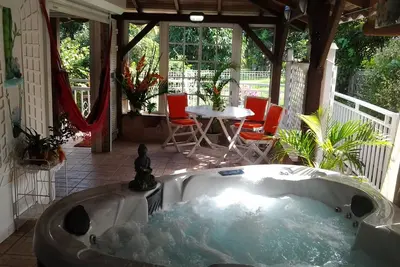 Image de Le \"Petit Pavillon\" Classé Meublé de Tourisme \" piscine -spa- wifi-