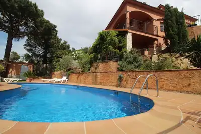 Image de Belle Villa De Vacances Avec Superbe Vue, PRÈS De La Plage 'Cala Canyelles'