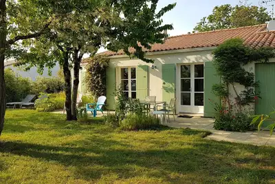 Image de Maison sur terrain ombragé calme, proche mer centre village et pistes cyclables