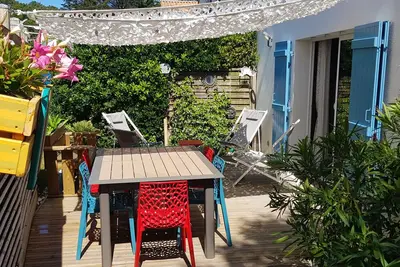 Image de Spacieuse maison Ă 5 minutes de la plage, en bord de forĂŞt avec piscine