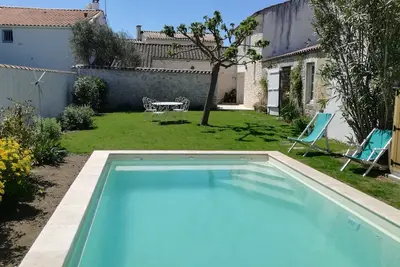 Image de Demeure de charme avec piscine chauffée sur l'île d'Oléron la lumineuse