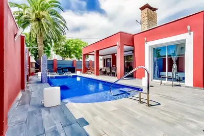 Image de Belle villa Nova avec piscine privé chauffée, jacuzzi, wifi, terrain de boules