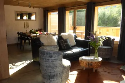 Image de 1/2 Chalet proche du centre, au calme, place parking privative, 4 chambres 2 Sdd