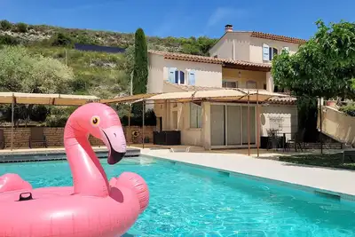 Image de Propriété dans le Sud de la France, avec 4 suites et piscine 11mx5m