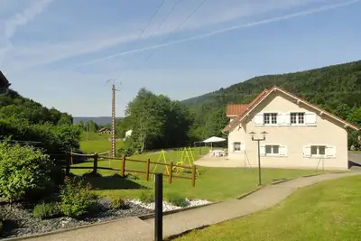 Image de Maison spacieuse 4 * tout confort avec Piscine, 5 chambres, 2 salles de bain