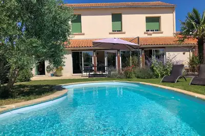 Image de Maison familiale avec piscine, à 10 mn du vieux port et de l'île de Ré