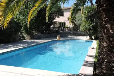 Image de Maison de charme, Grande piscine jardin paysagé, ensoleillé, calme, proche plages