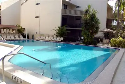 Image de Poolside Condo minutes de Siesta Key Beach