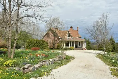 Image de Ferme de luxe 4 Bdrm, 12 personnes, près de Grey Highlands, Blue Mountain, Meaford