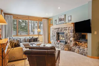 Image de Accès direct au ski depuis cette maison familiale amusante