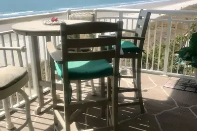 Image de Oceanfront Condo avec les meilleures vues sur la plage!