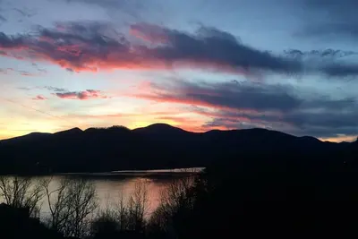 Image de Vue d'un million de dollars au-dessus du lac Lure