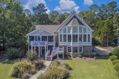 Image de Le bord de mer luxueux du Lake Lover’s à Reynolds Lake Oconee!