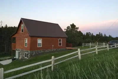 Image de Black Hills Forest Edge Cabin