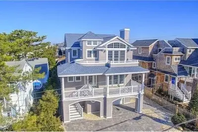 Image de Beach Haven nouvelle maison nautique sur mesure w / piscine, bar et cuisine extérieure (nouveau en 18!