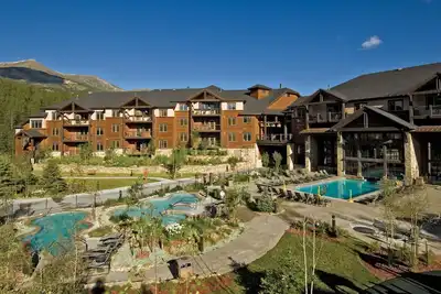 Image de 28/03/20 - 04/04/20 Grand Timber Lodge Ski-In Ski-Out Condo - 8 personnes dans des lits