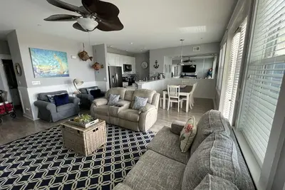 Image de Condo en bord de mer et au dernier étage à quelques pas de la plage et du club
