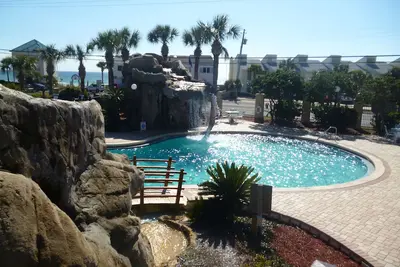 Image de R-6 Portside Condominiums Ă Pcb, Fl!