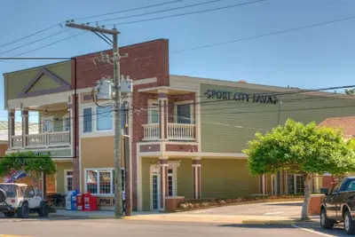 Image de Port au pont du capitaine - Historic Southport Condo