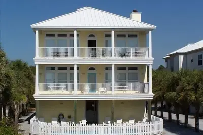Image de Belle maison avec un plan d'étage énorme - Mango Ii