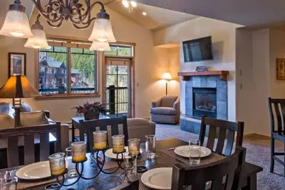 Image de 3 chambres à coucher au Grand Timber Lodge - 2/9/2019 - 16/02/2019  seulement