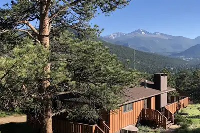 Image de Vues à couper le souffle, Huge Deck, Private, Cheminée, 4 chambres / Capacité jusqu'à 10 personnes