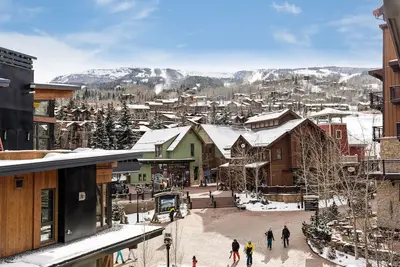 Image de Snowmass Capitol Peak Lodge 2 chambres, 2 salles de bains - À 70 pieds de la télécabine Elk Camp