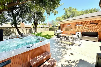 Image de 5 grands lits! + Jacuzzi + Pratique! 17 couchages