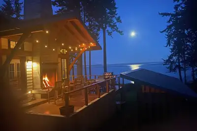 Image de Escapade privée au bord de l'eau sur Puget Sound - 8 personnes dans la maison et le loft séparé