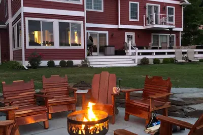 Image de Beaux levers de soleil! Maison sur mesure au bord du lac dans une crique protégée!