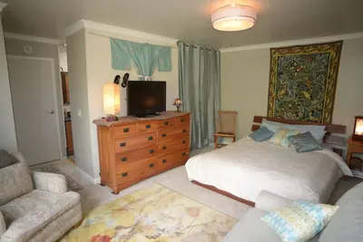 Image de Chambre principale spacieuse, salle de bain privée et entrée, terrasse, barbecue, 2 d min, 2 par max.