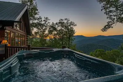 Image de Mountain Top cabine de luxe, 3 salles de bains, 8 personnes