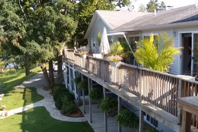 Image de Spacieux Lakefront Home On The Point avec de superbes vues