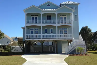 Image de Maison plus récente avec vue sur l'océan avec piscine et promenade vers l'océan et Intercoastal