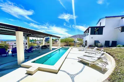 Image de Beau chalet de 2 chambres avec vue sur l'océan à proximité de la plage