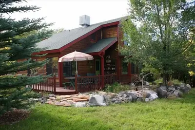 Image de Le Lodge est sur la plus grande montagne Flattop du monde.