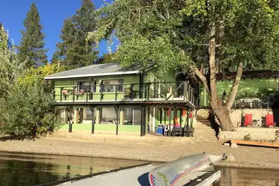 Image de Cozy Lake Cabin W \/ Dock privé, Wifi, Golf. . . . Amusement! ! !