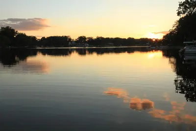 Image de Cottage avec immense cour herbeuse donnant sur tous les sports du lac Chemung