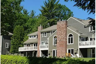 Image de Unité privée et calme au bord du lac avec plage privée et quai