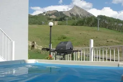 Image de Crested Mountain Condo! Regarder les feux d'artifice et vivre Mt Cb dans le confort de condo!