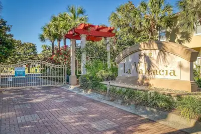 Image de Sugar Beach -Belle maison de 3 étages dans une communauté familiale fermée, vue sur le golfe
