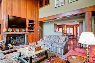Image de Village Hall Condo 11