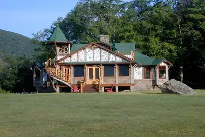 Image de Belle maison sur le bord du terrain de golf avec vue sur la montagne