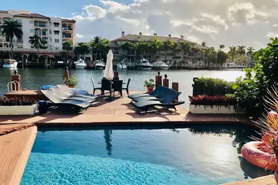 Image de Votre Meilleur Endroit De Fort Lauderdale! À Pied Des Commerces, Des Restaurations Et De La Plage.
